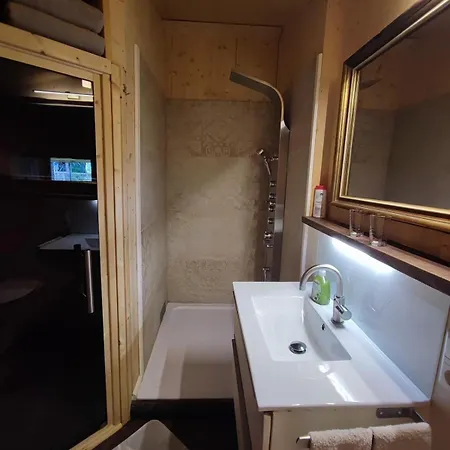 Charmantes Gaestehaus -tiny- Mit Sauna Lägenhet